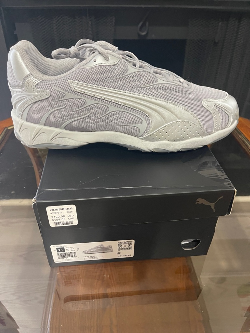 Puma Men’s Light Gray and Off-White Retro-Style Sneakers